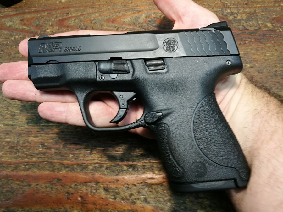 Smith & Wesson M&P Shield en la palma de la mano